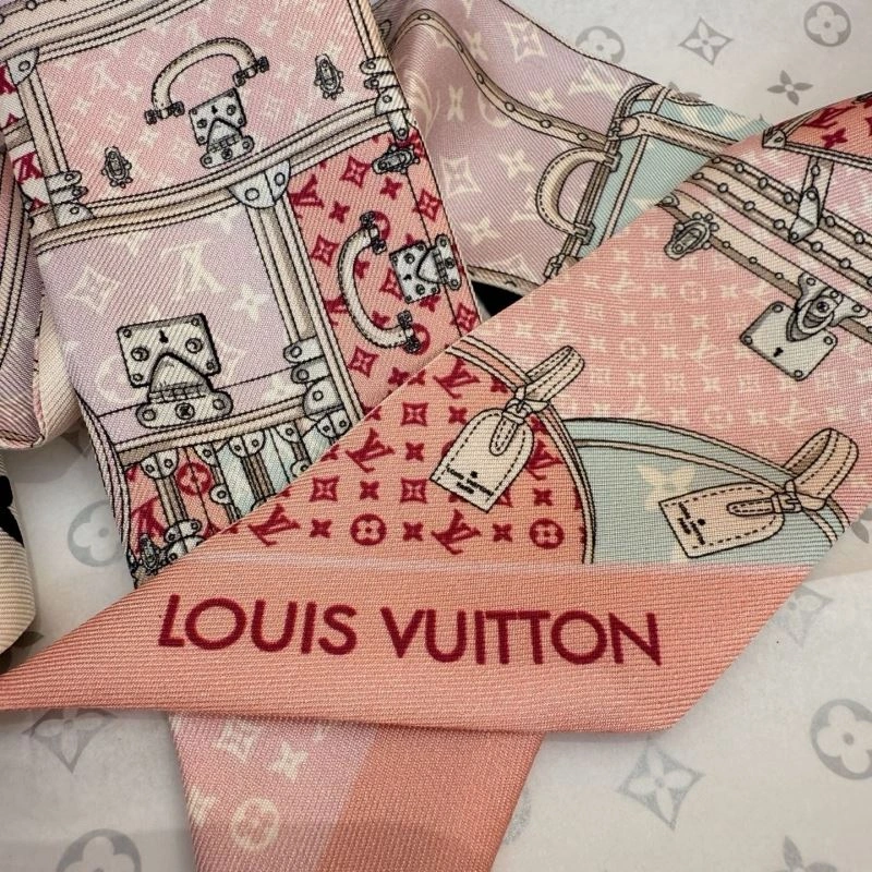 Seasonal Louis Vuitton Silk 272607