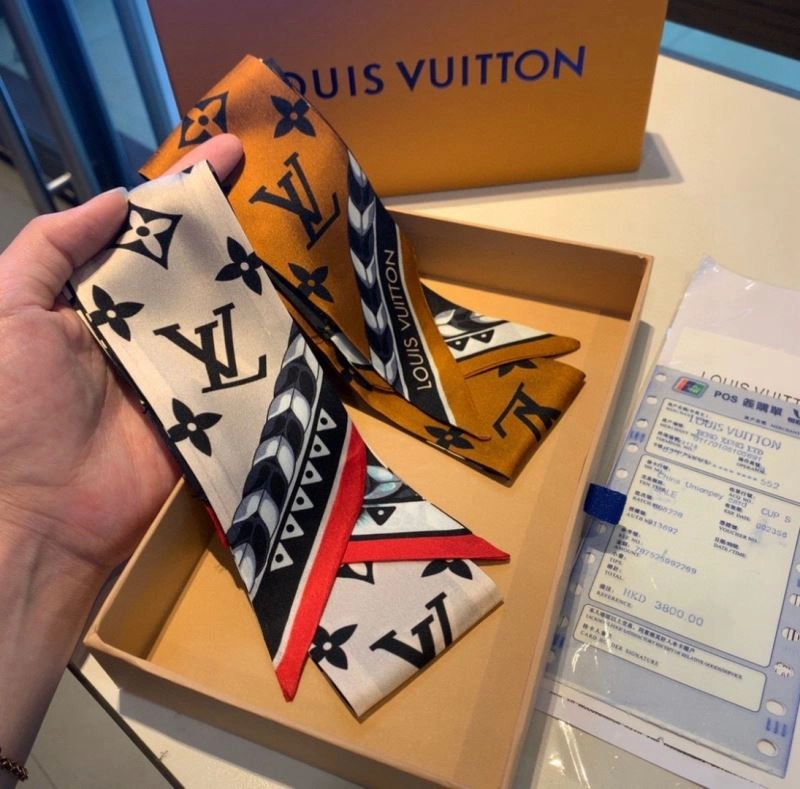 Louis Vuitton Silk Bright 272582