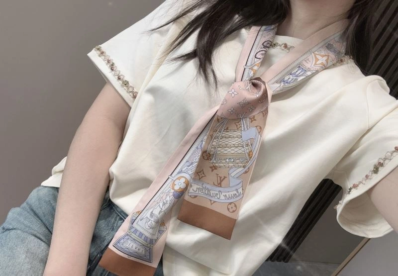 Bold Louis Vuitton Silk 272601