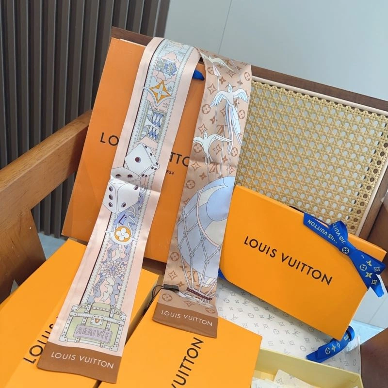 Bold Louis Vuitton Silk 272601