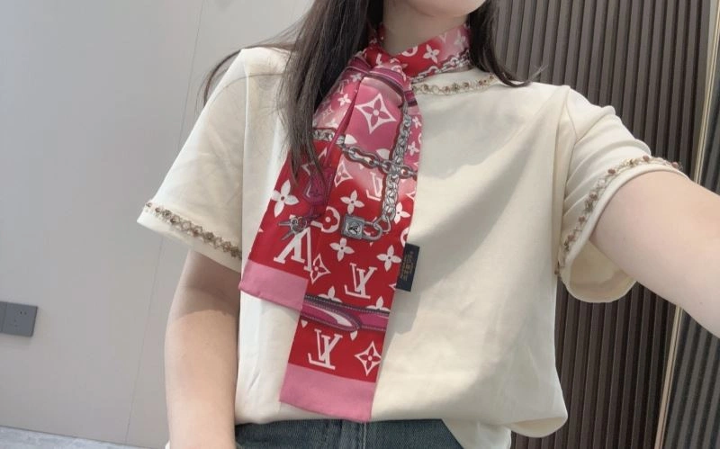 Louis Vuitton Silk UrbanStyle 272600