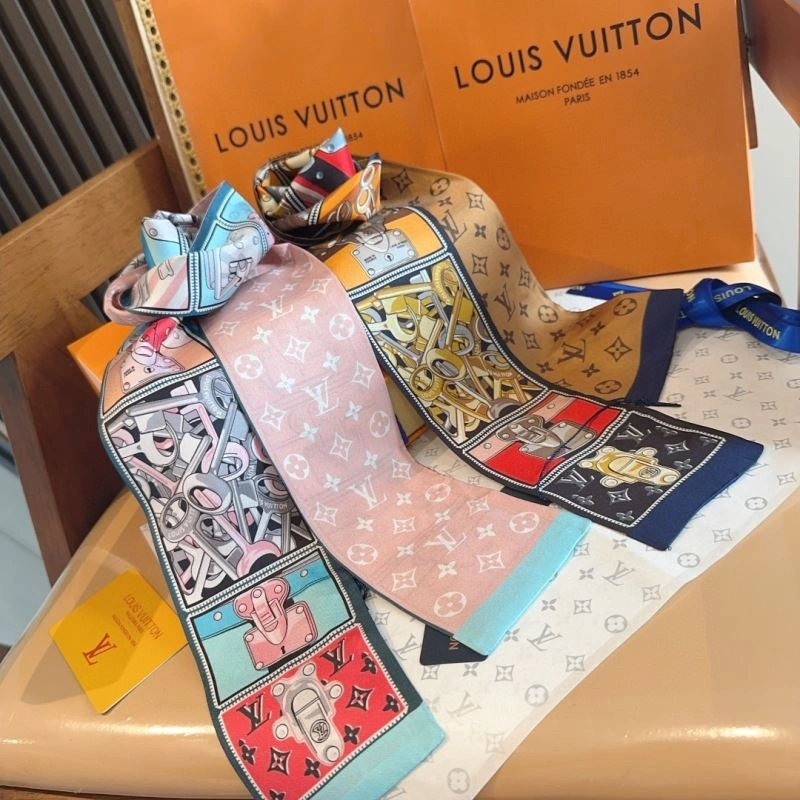 Minimalist Louis Vuitton Silk 272547