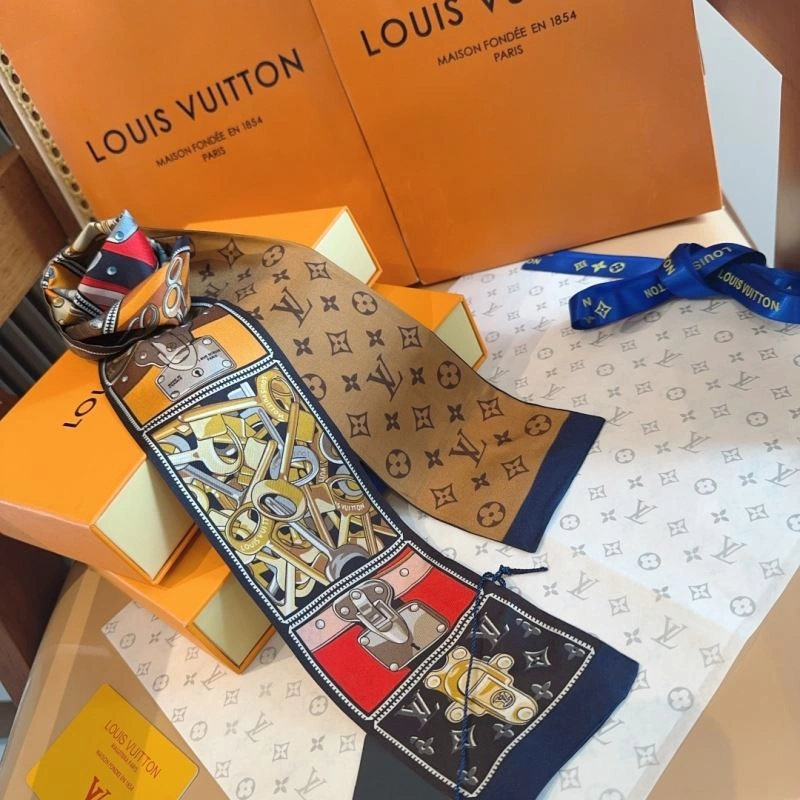 Minimalist Louis Vuitton Silk 272547
