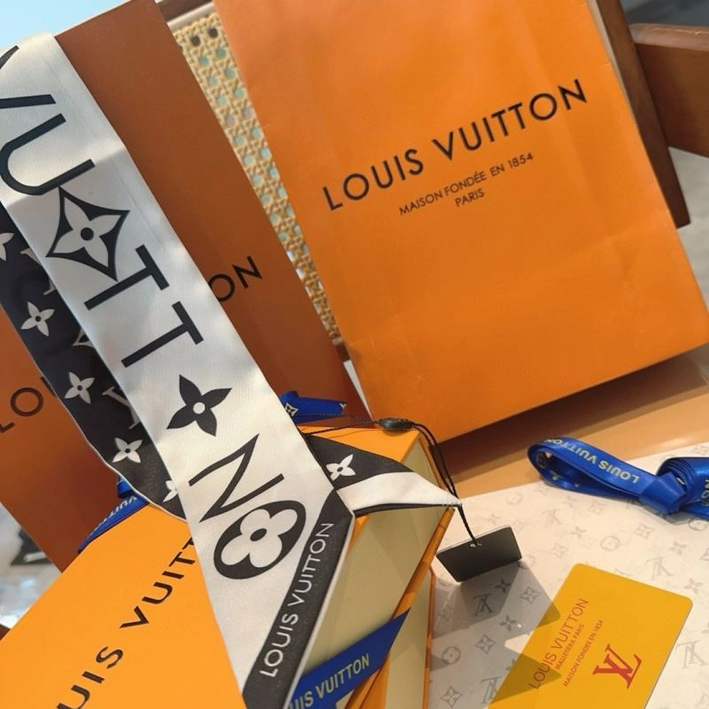 Louis Vuitton Silk Timeless 272548