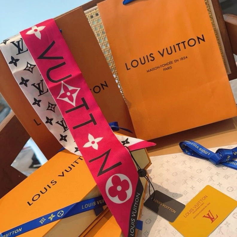 UrbanChic Louis Vuitton Silk 272541