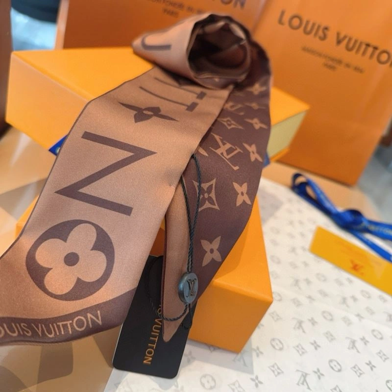 Louis Vuitton Silk Fashionable 272551