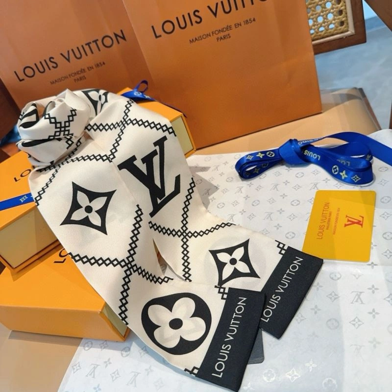 Minimalist Louis Vuitton Silk 272570