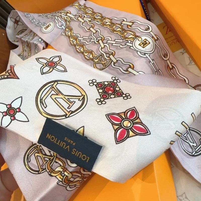 MultiPurpose Louis Vuitton Silk 272553