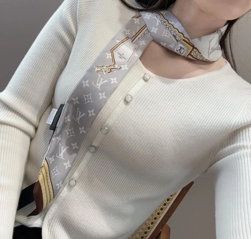 Louis Vuitton Silk WeatherProof 272568