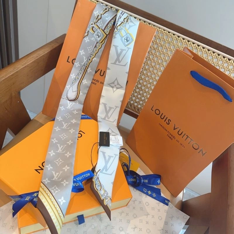 Louis Vuitton Silk WeatherProof 272568