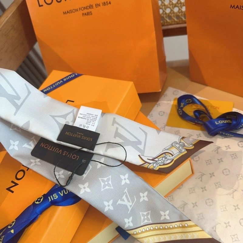 Louis Vuitton Silk WeatherProof 272568