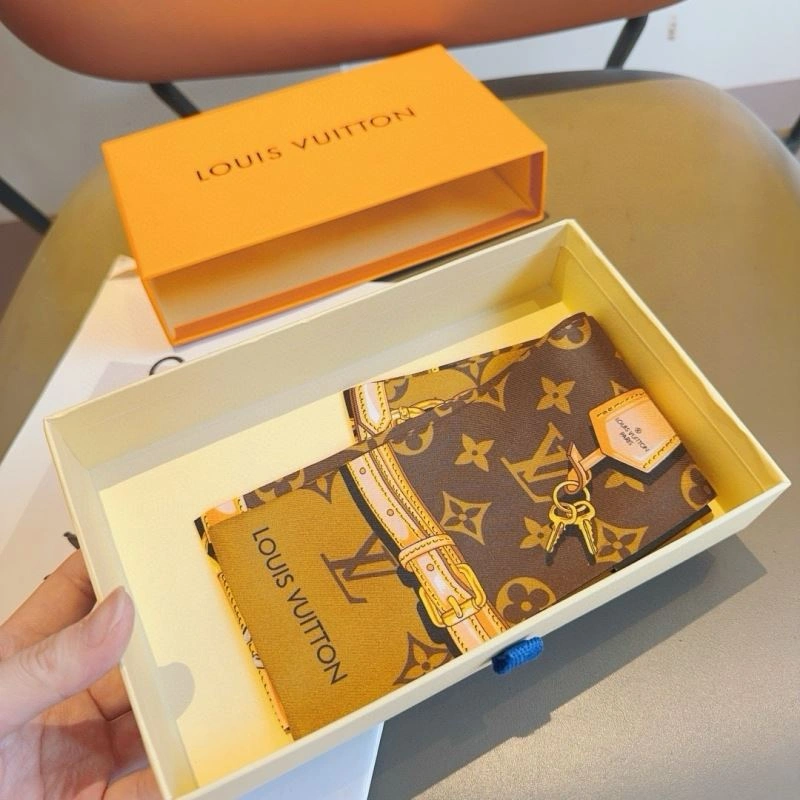 Elegant Louis Vuitton Silk 272564