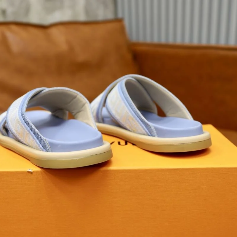 Louis Vuitton Slippers Unisex 30695