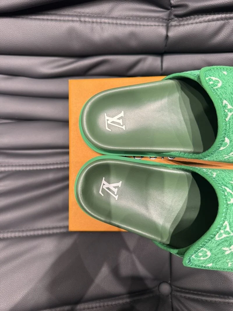 Lightweight Louis Vuitton Slippers 30671