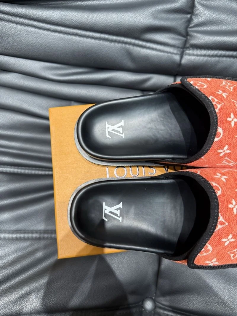 Elegant Louis Vuitton Slippers 30675