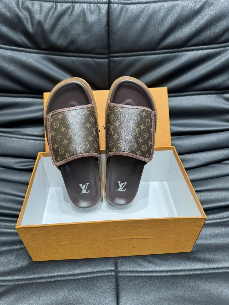 Sleek Louis Vuitton Slippers 30650
