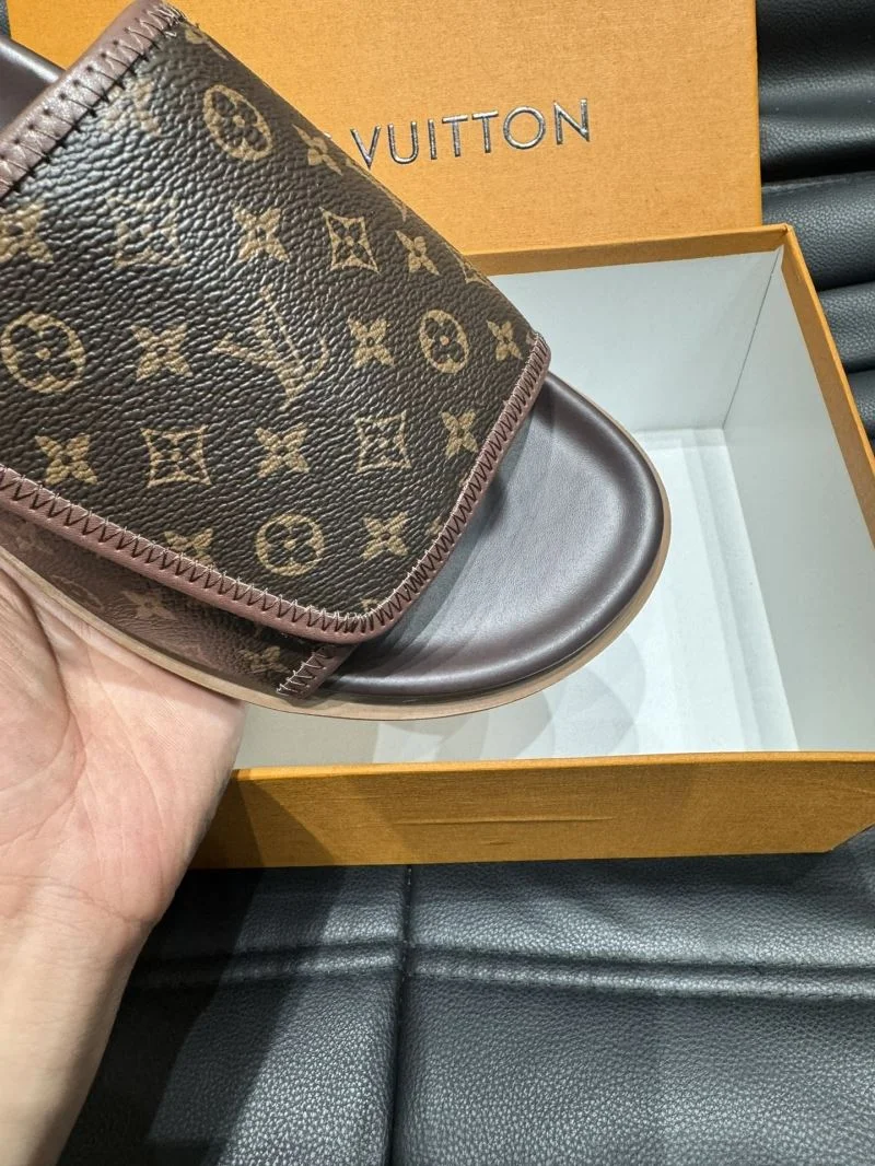 Sleek Louis Vuitton Slippers 30650