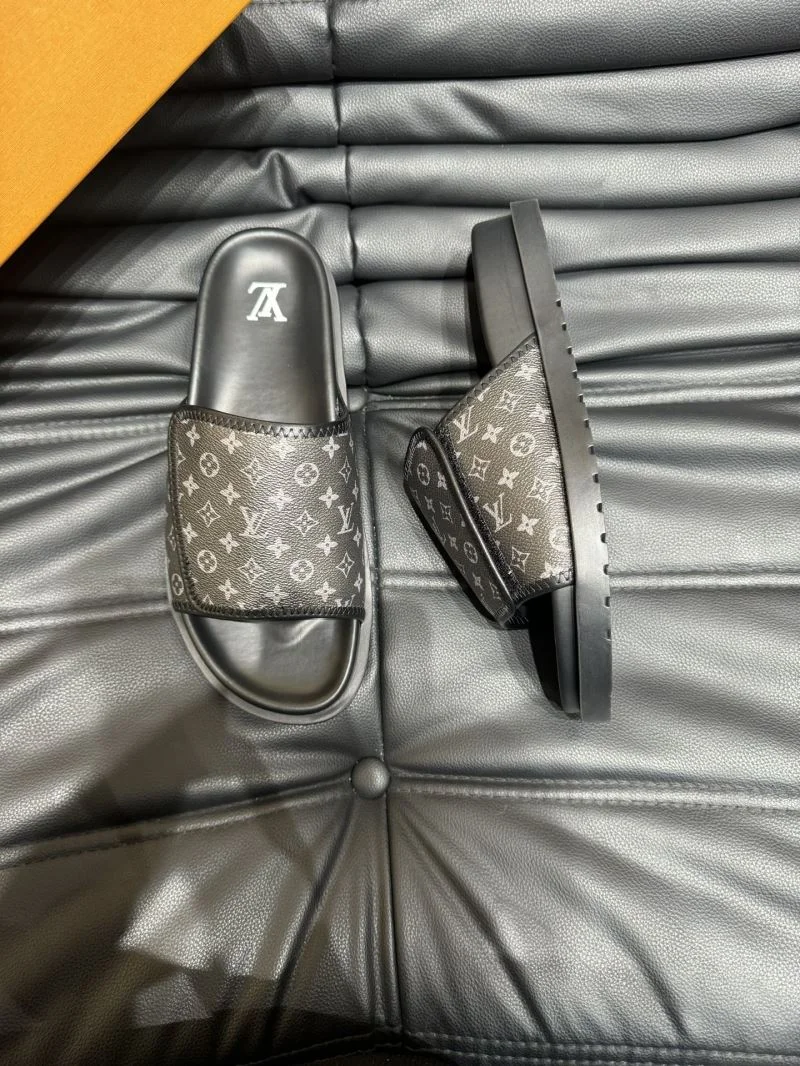 Louis Vuitton Slippers ZipUp 30652