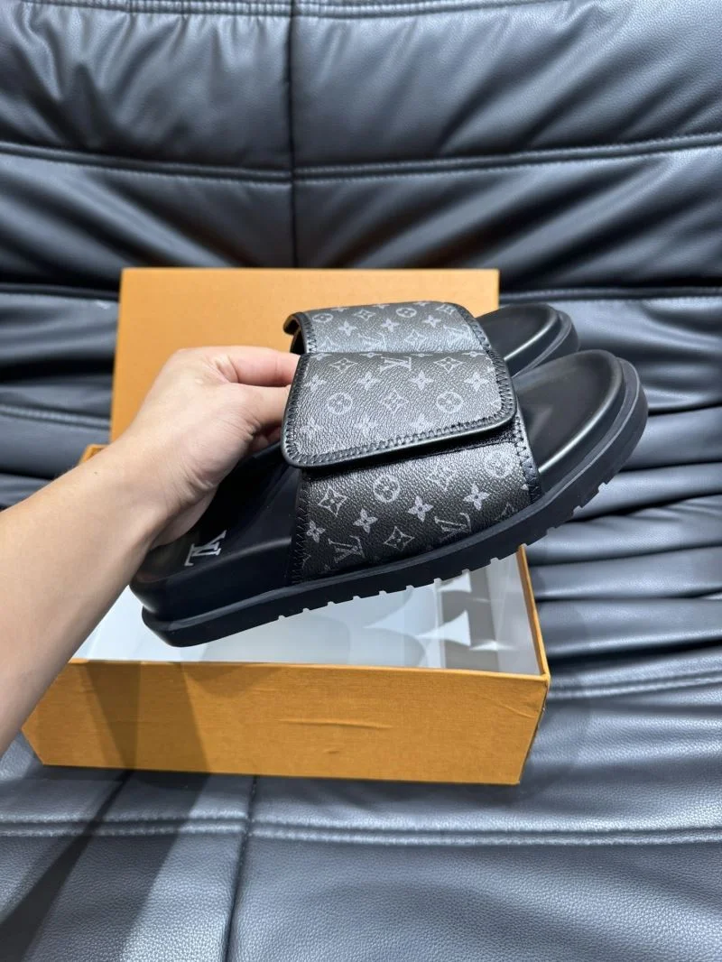 Louis Vuitton Slippers ZipUp 30652