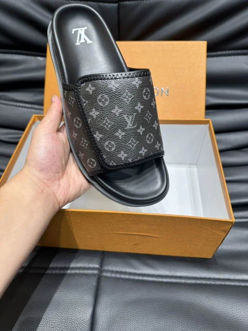 Louis Vuitton Slippers ZipUp 30652