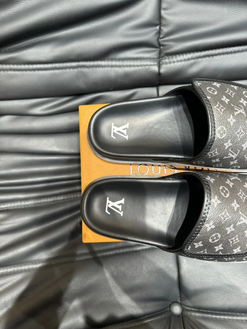 Louis Vuitton Slippers ZipUp 30652