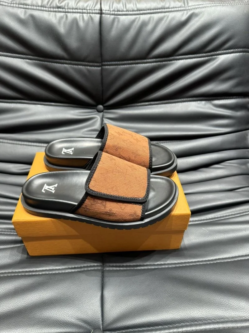 Compact Louis Vuitton Slippers 30637