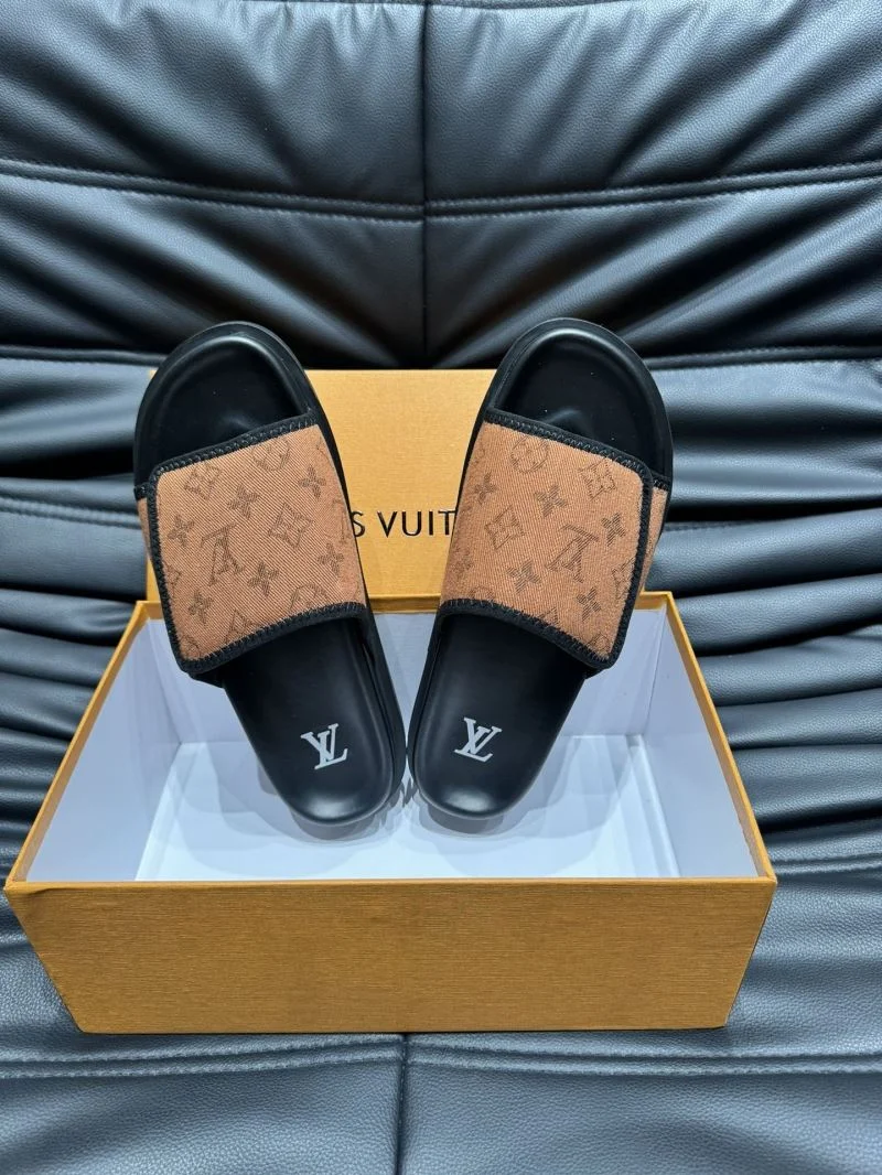 Compact Louis Vuitton Slippers 30637