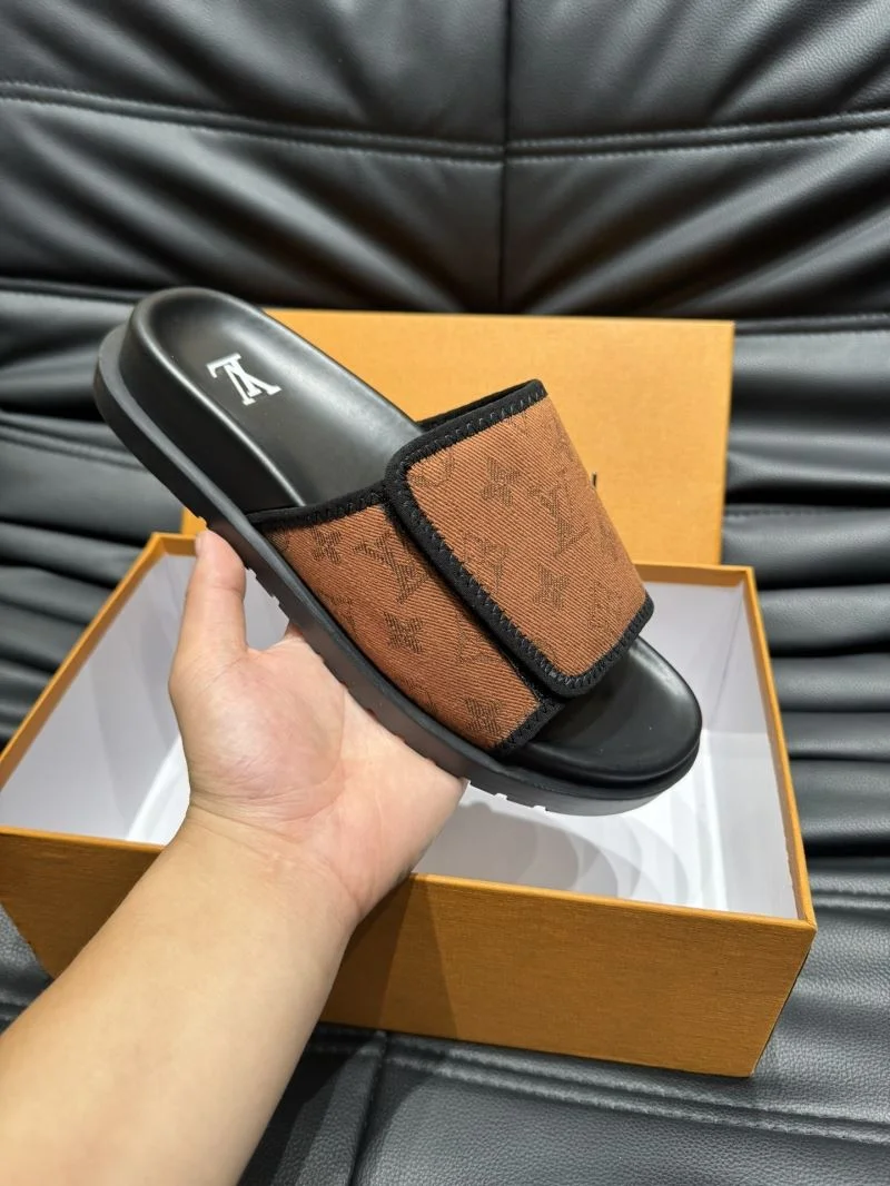 Compact Louis Vuitton Slippers 30637