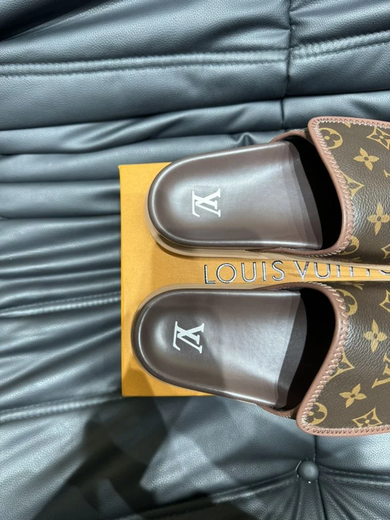 Lightweight Louis Vuitton Slippers 30627