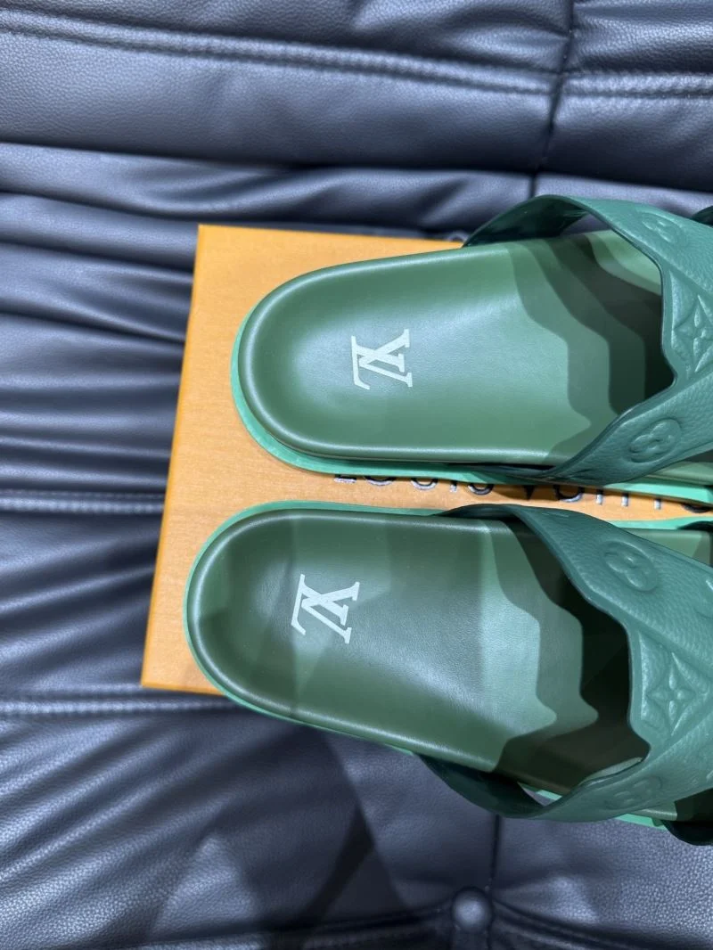 Unisex Louis Vuitton Slippers 30615