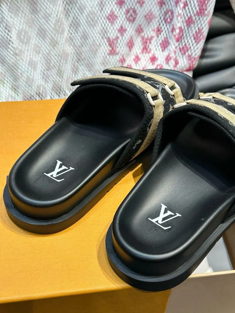 Seasonal Louis Vuitton Slippers 30579