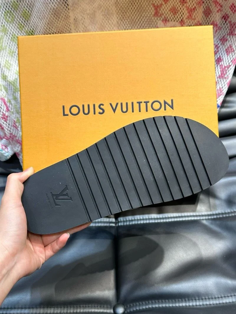 Seasonal Louis Vuitton Slippers 30579