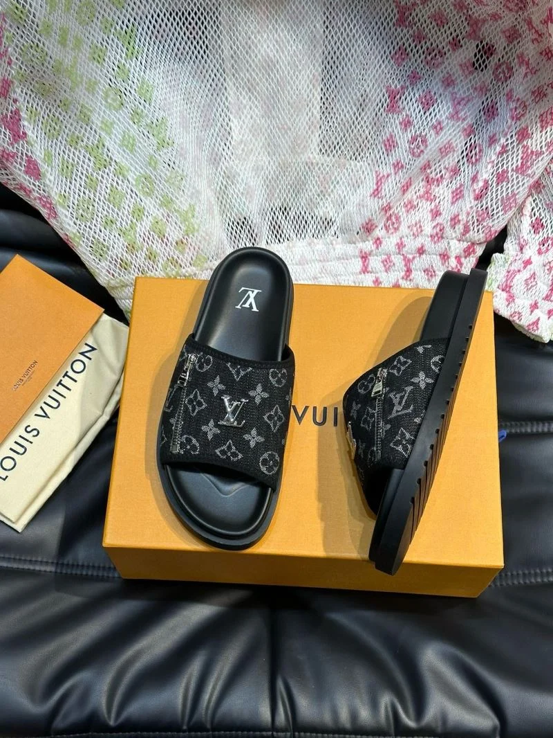 Lightweight Louis Vuitton Slippers 30594