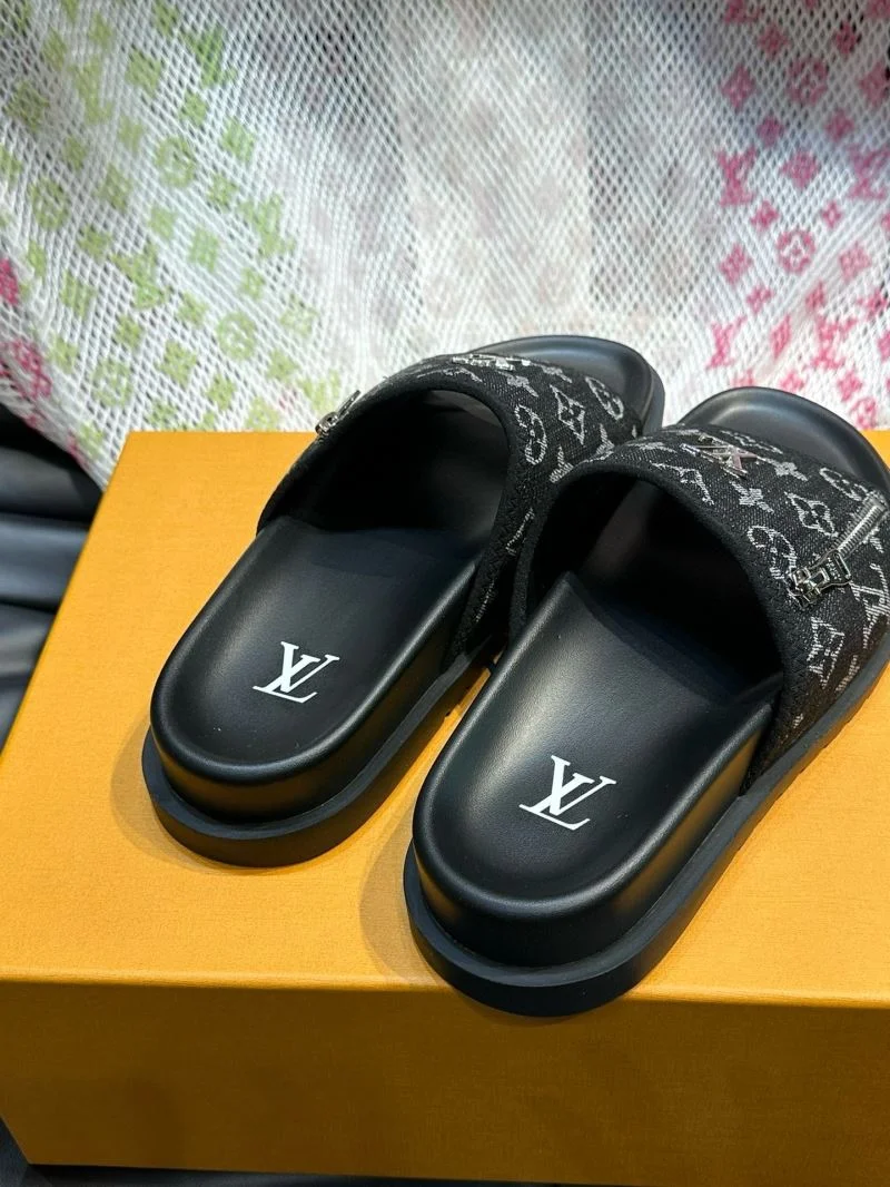 Lightweight Louis Vuitton Slippers 30594