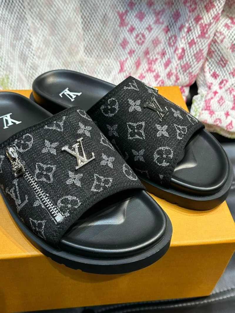 Lightweight Louis Vuitton Slippers 30594