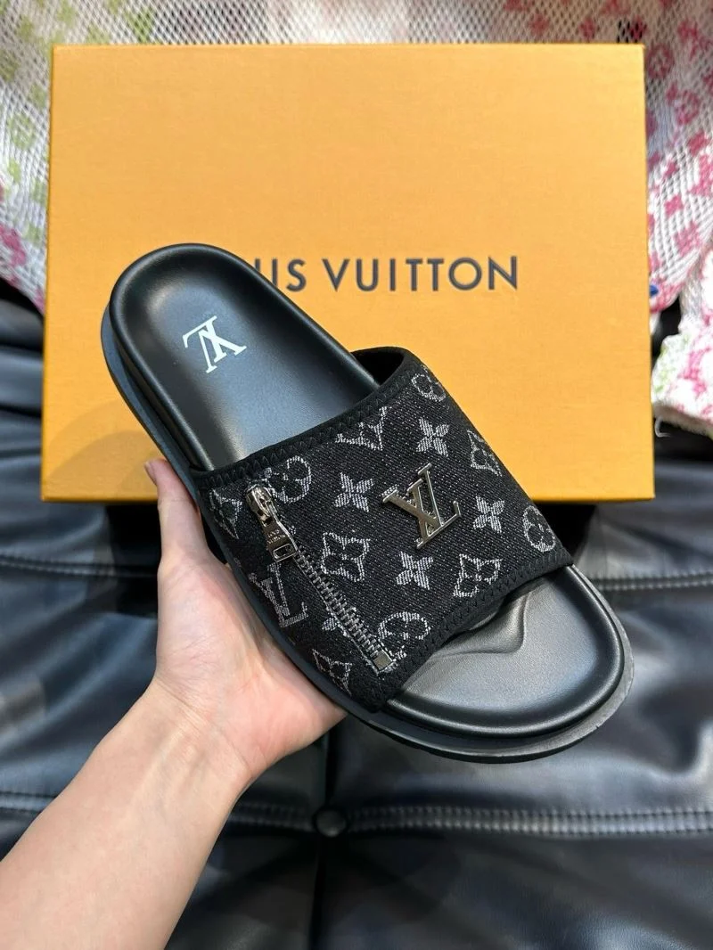 Lightweight Louis Vuitton Slippers 30594