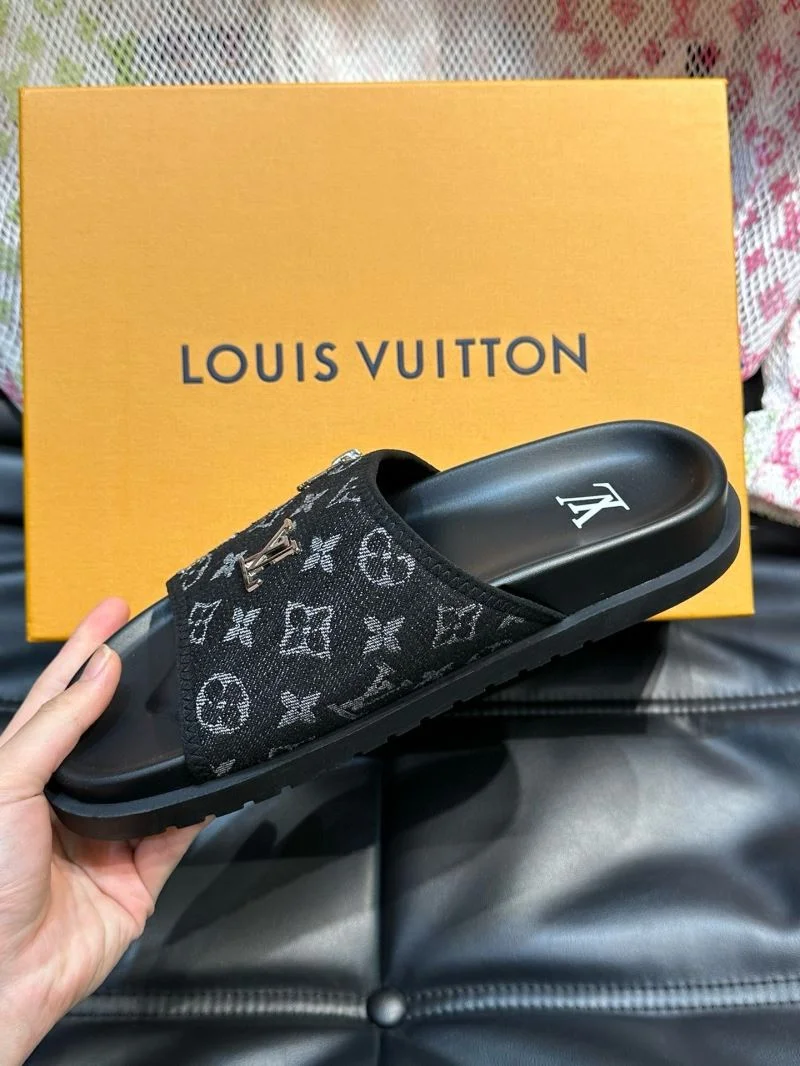 Lightweight Louis Vuitton Slippers 30594