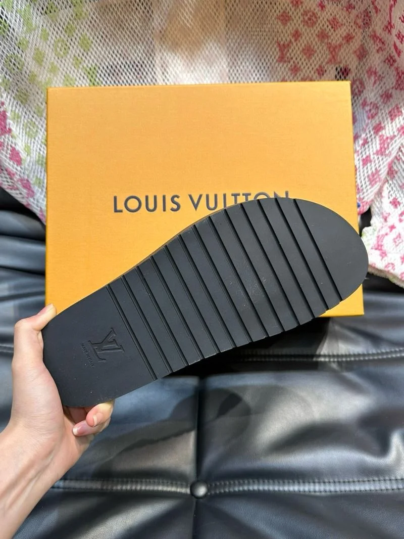 Lightweight Louis Vuitton Slippers 30594