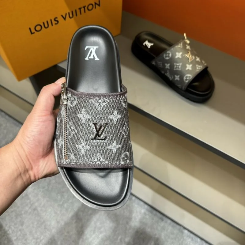 Versatile Louis Vuitton Slippers 30578