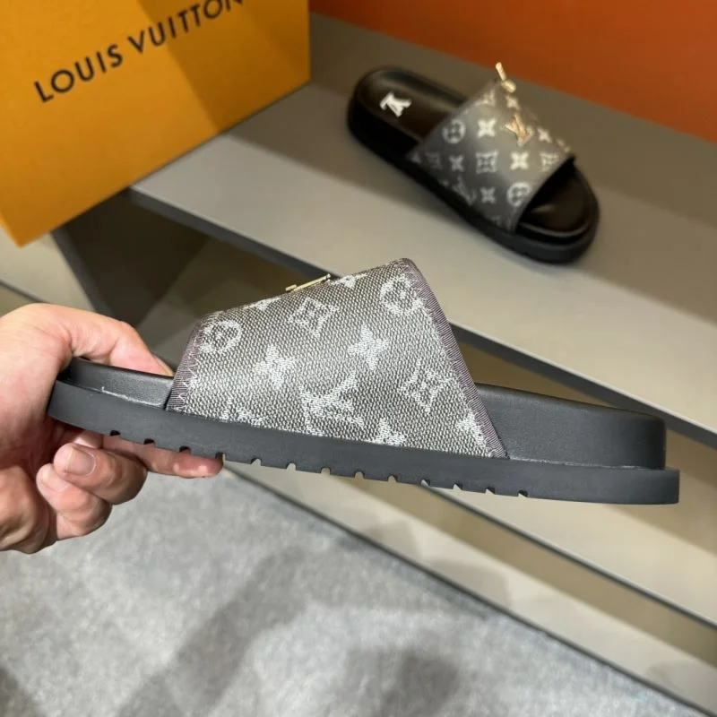 Versatile Louis Vuitton Slippers 30578