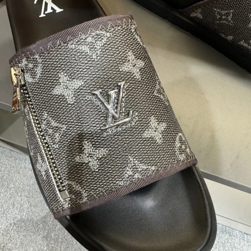 Versatile Louis Vuitton Slippers 30578