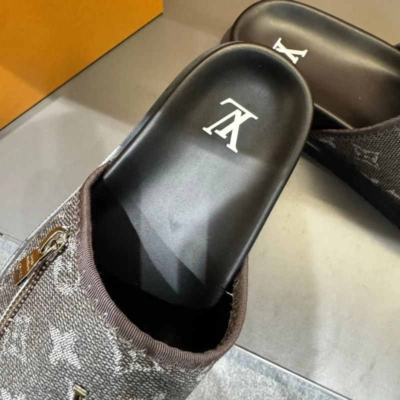 Versatile Louis Vuitton Slippers 30578