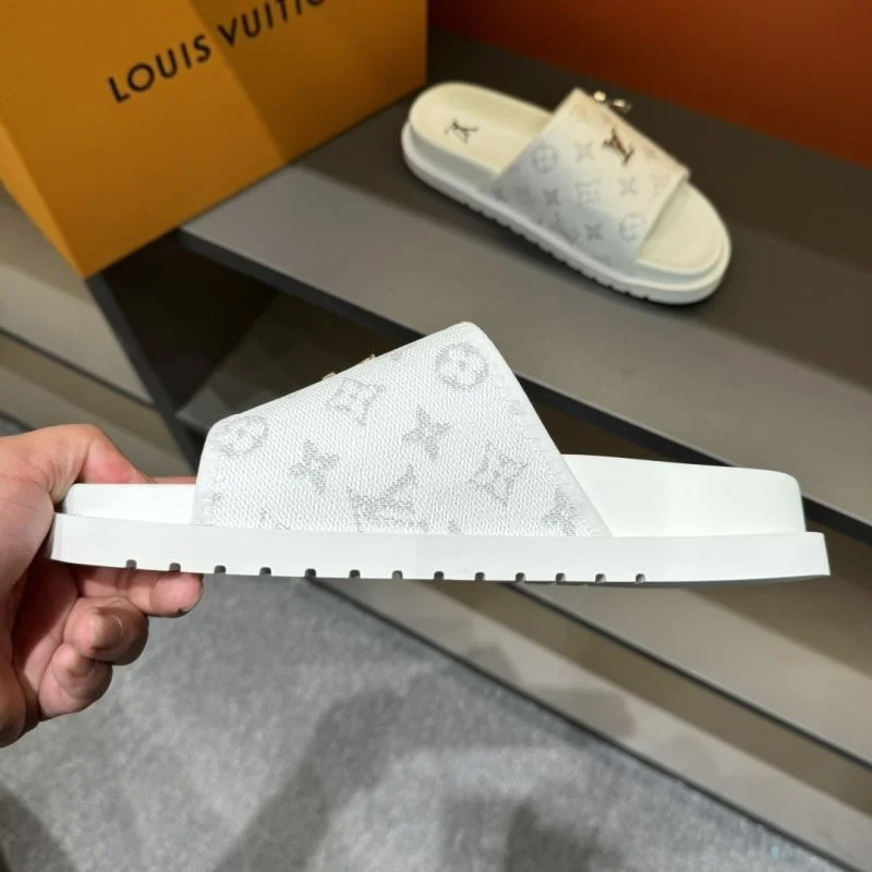EyeCatching Louis Vuitton Slippers 30586