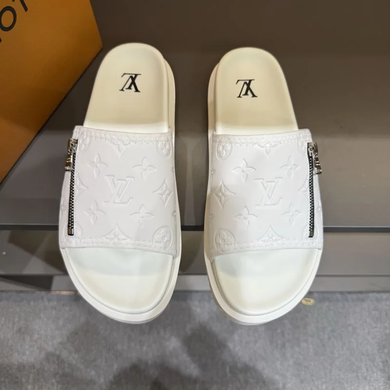 EyeCatching Louis Vuitton Slippers 30573