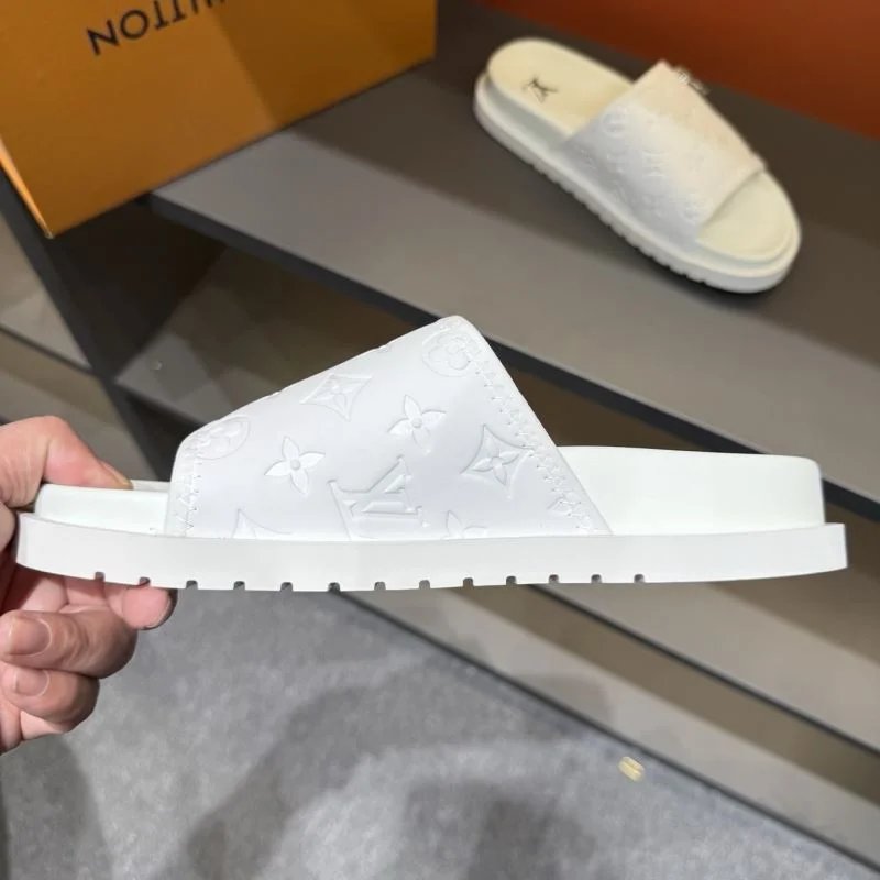 EyeCatching Louis Vuitton Slippers 30573