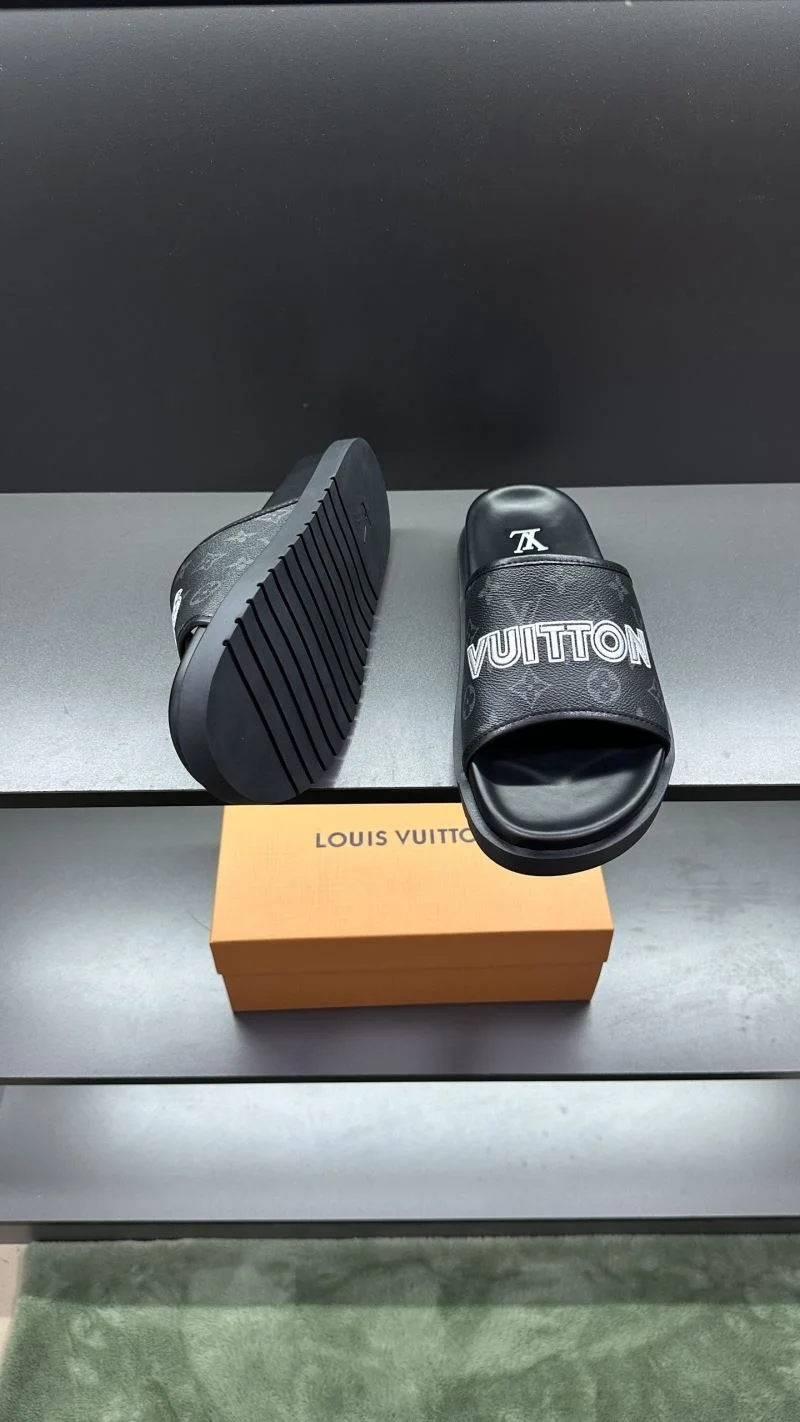 Durable Louis Vuitton Slippers 30570