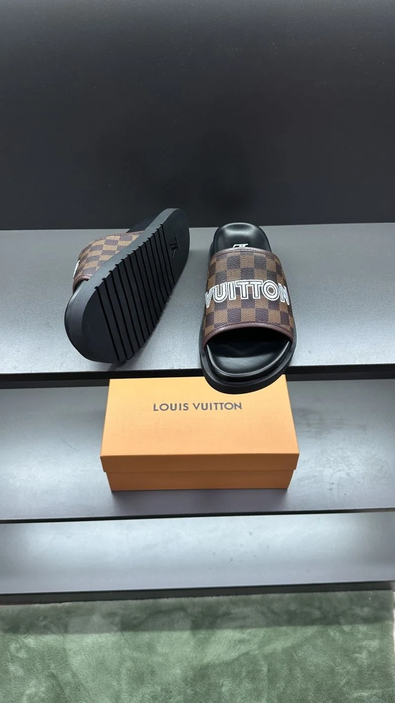 Louis Vuitton Slippers Chic 30568