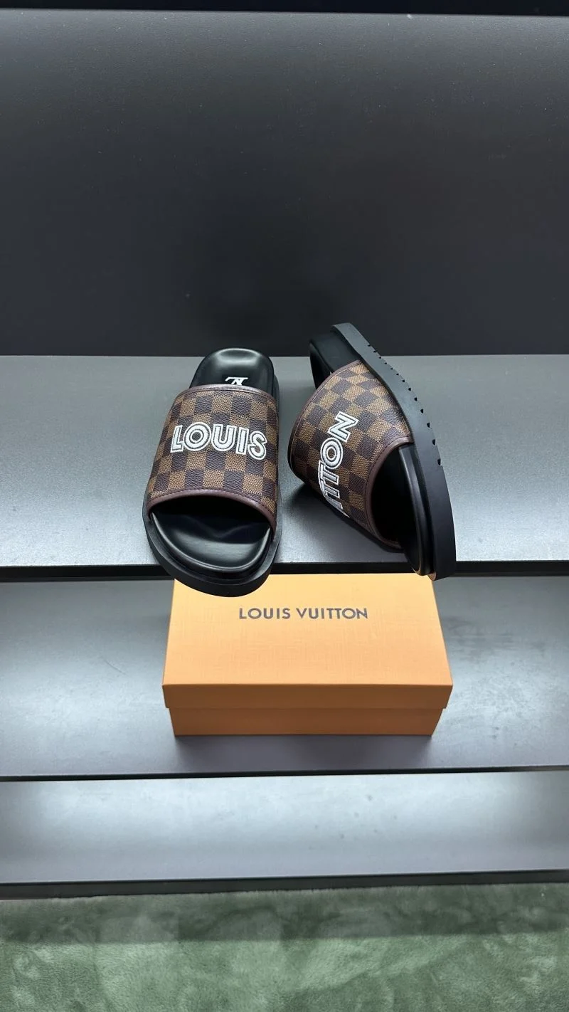 Louis Vuitton Slippers Chic 30568