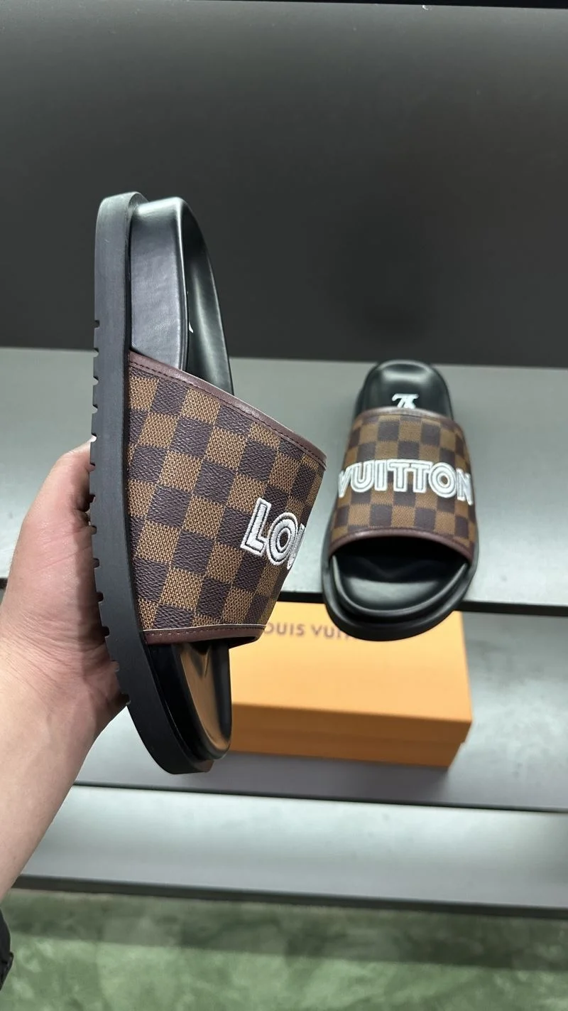 Louis Vuitton Slippers Chic 30568