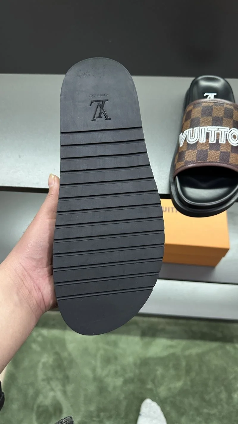 Louis Vuitton Slippers Chic 30568